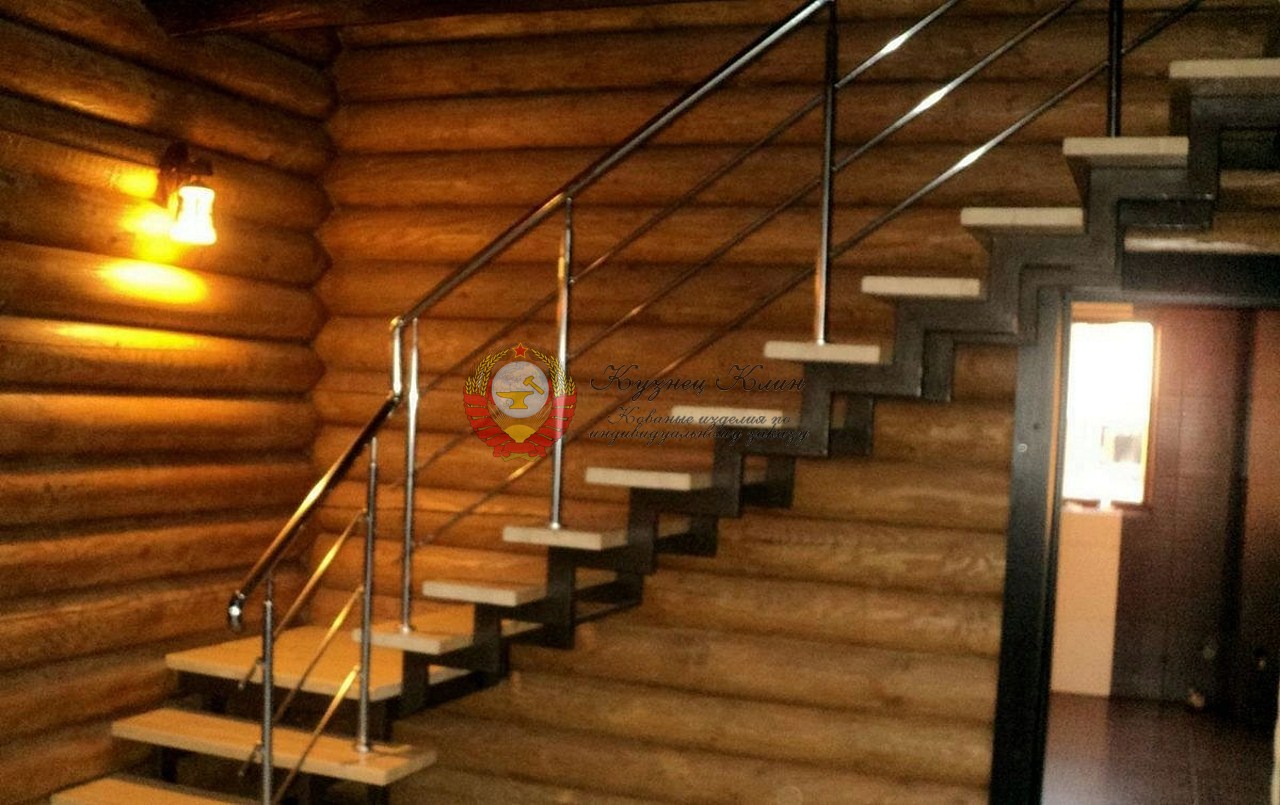 Практичная лестница в баню