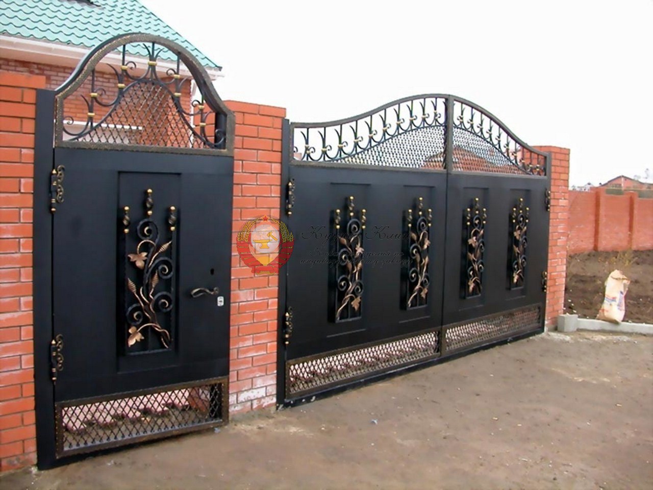 Кованые ворота с накладками