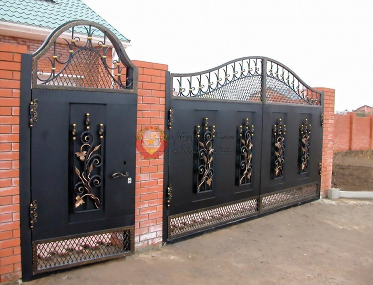 Кованые ворота со вставками