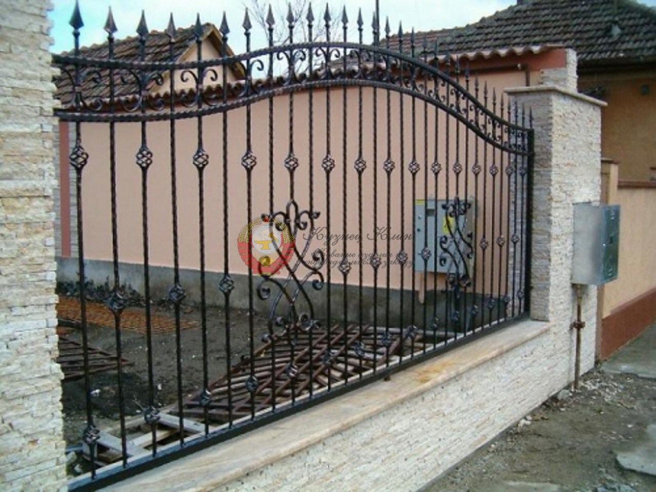 Забор сварной с коваными элементами