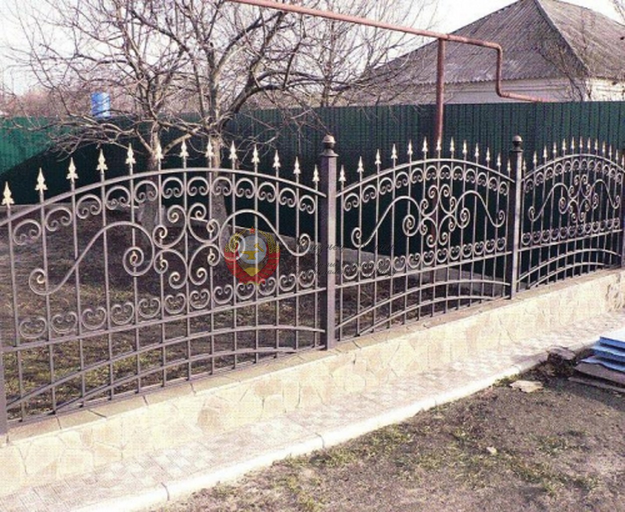Кованый забор арочные секции