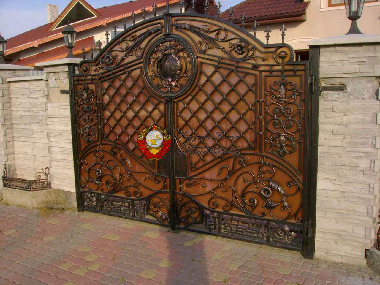 Ворота кованые с поликарбонатом
