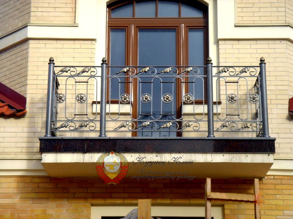 Кованый балкон классика