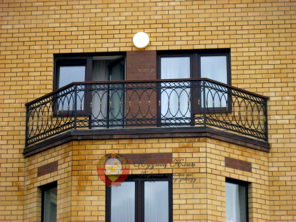 Кованый балкон эркер