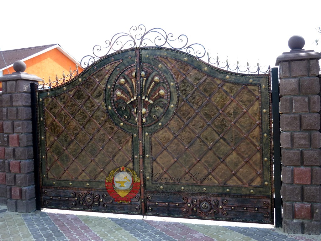 Кованые ворота с покрытием латунь