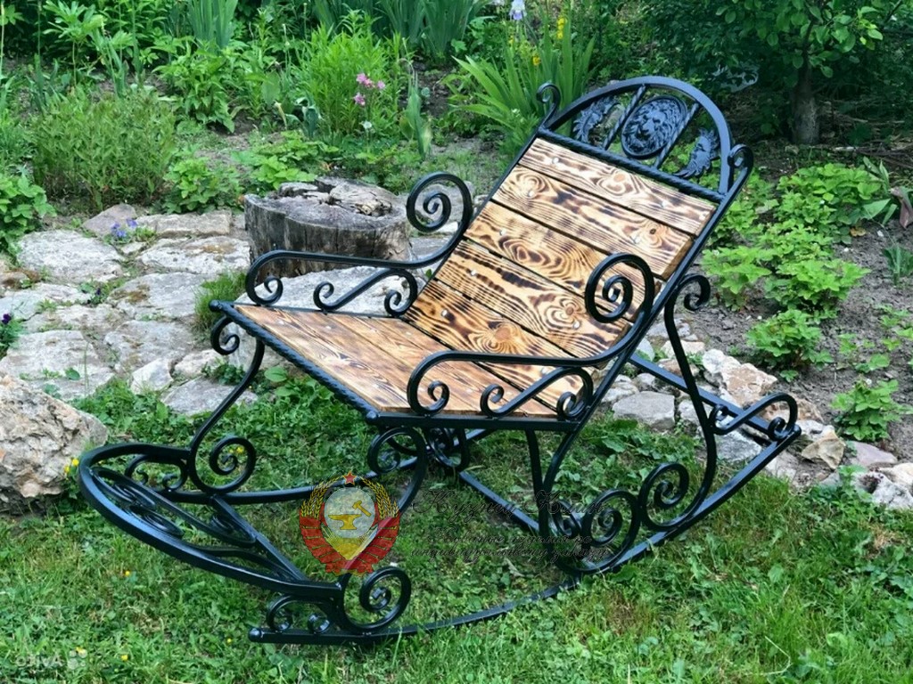 Кованая кресло качалка с прямым сиденьем