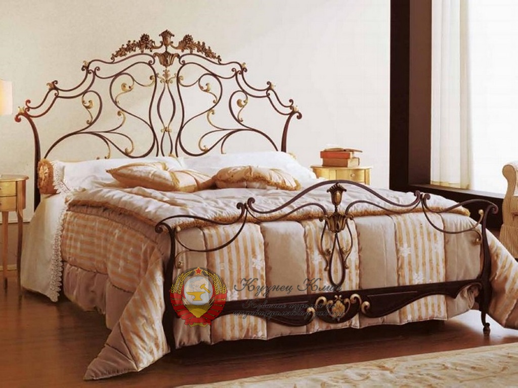 Кованая кровать царский узор