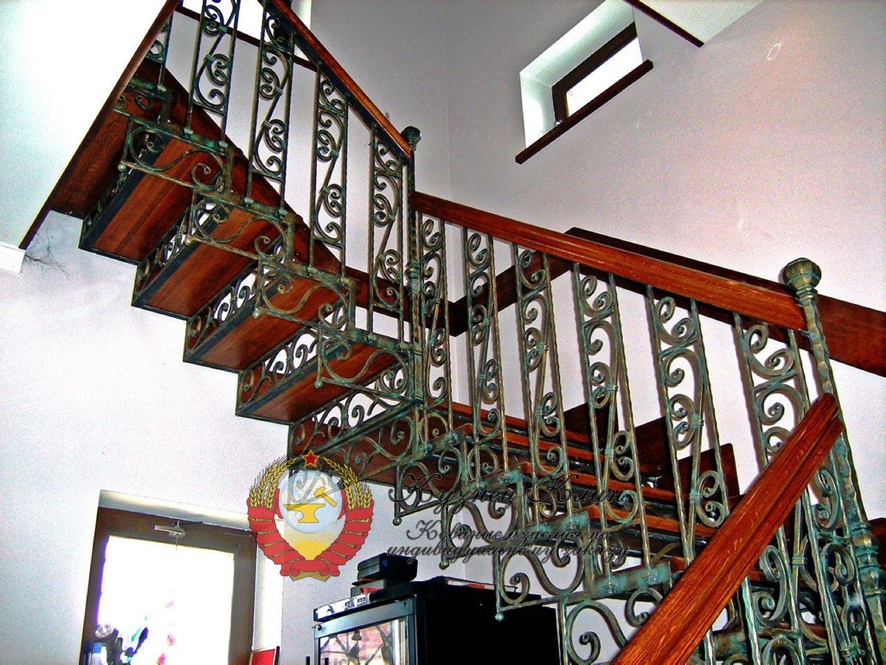 Кованая лестница с перилами