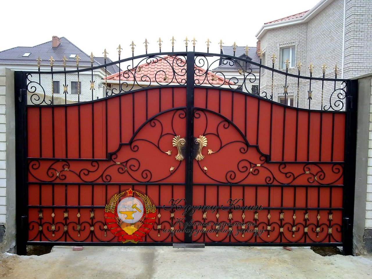 Ворота заспошные с красным профлистом