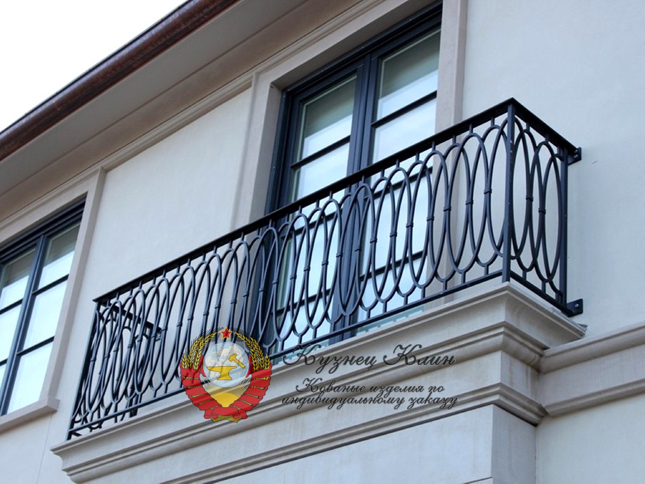 Кованый балкон с овалами