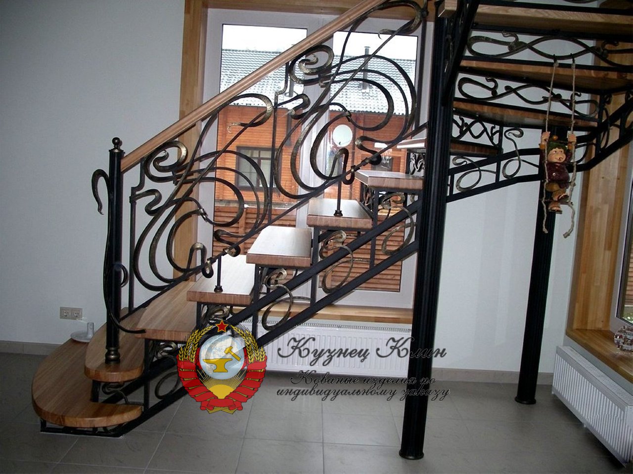 Кованая лестница с перилами