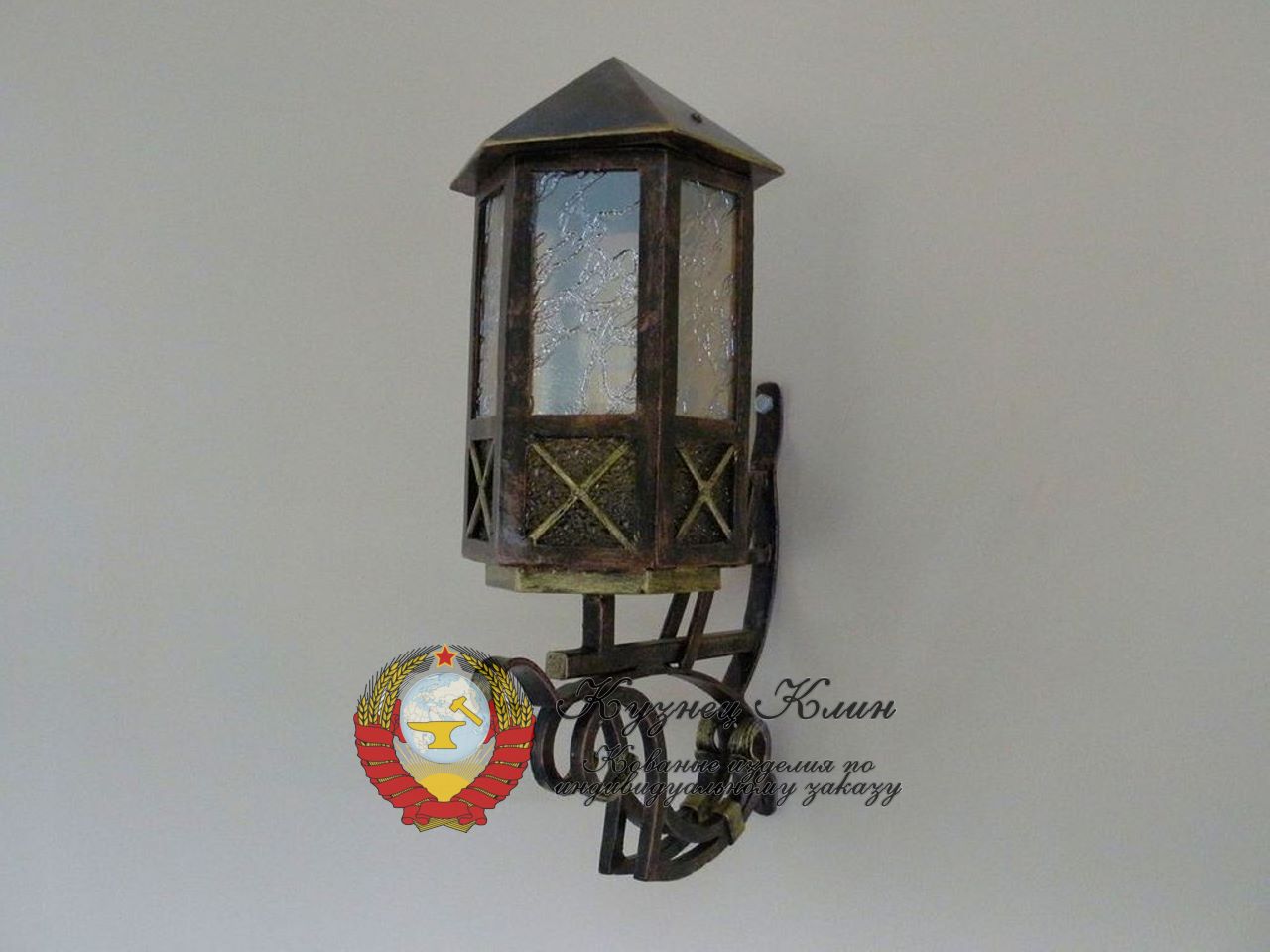 Кованый фонарь домик