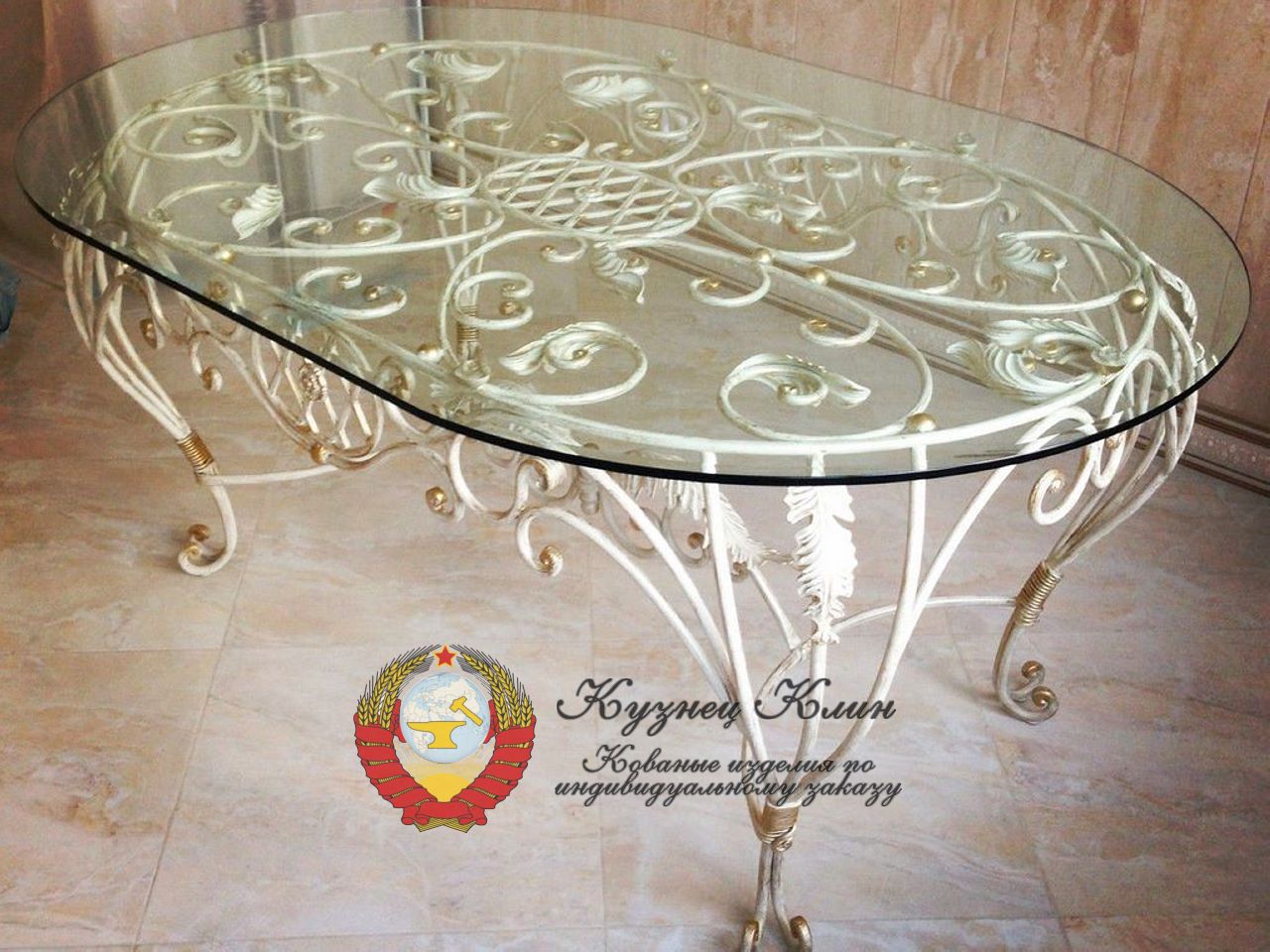 Кованый стол белый со стеклом