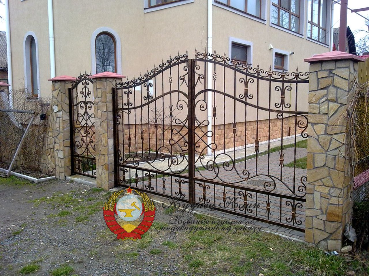 Кованые ворота с оригинальной ковкой
