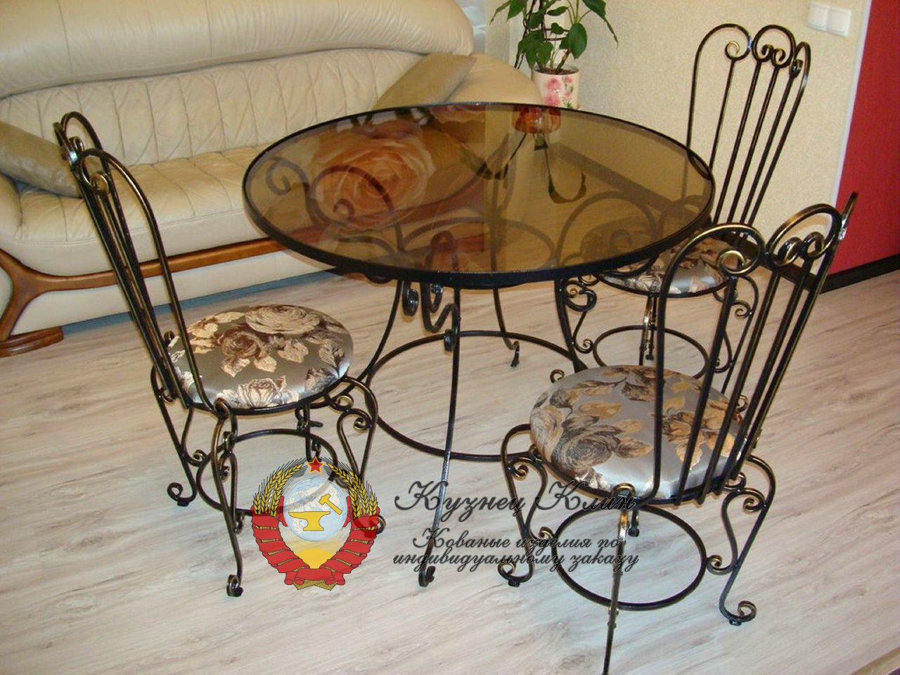 Кованый ажурный столик со стульями