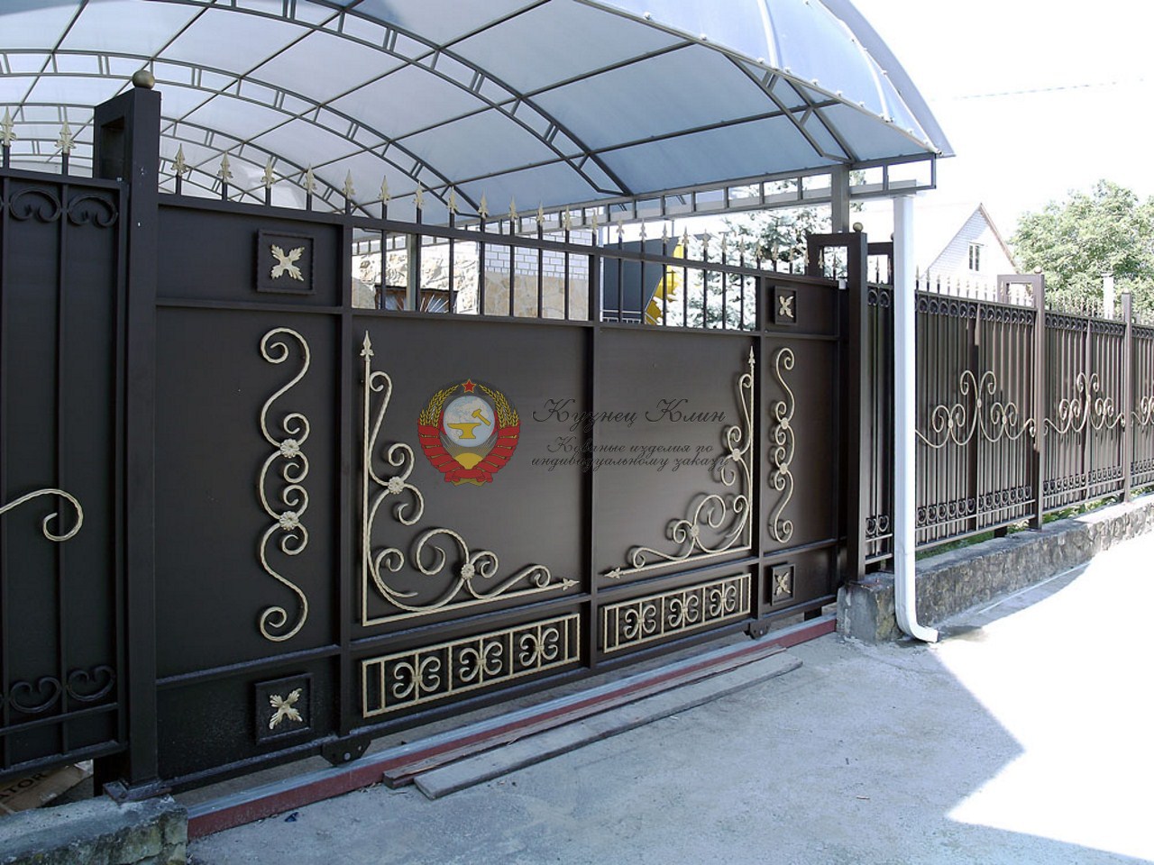 Кованые ворота с открытым верхом