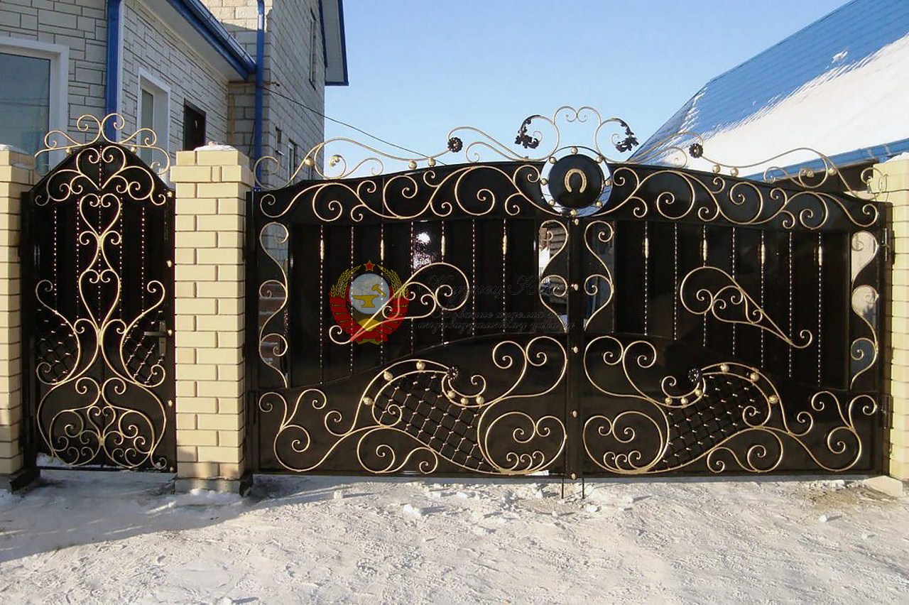Кованые ворота со стеклом