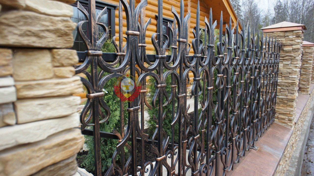 Кованый забор в стиле модерн