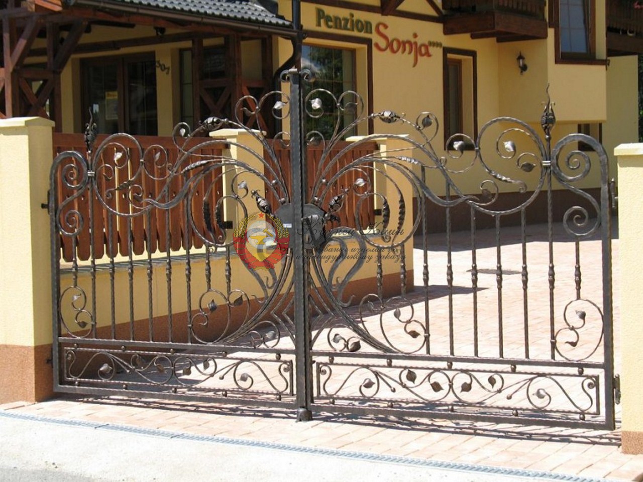 Кованая калитка двухстворчетая