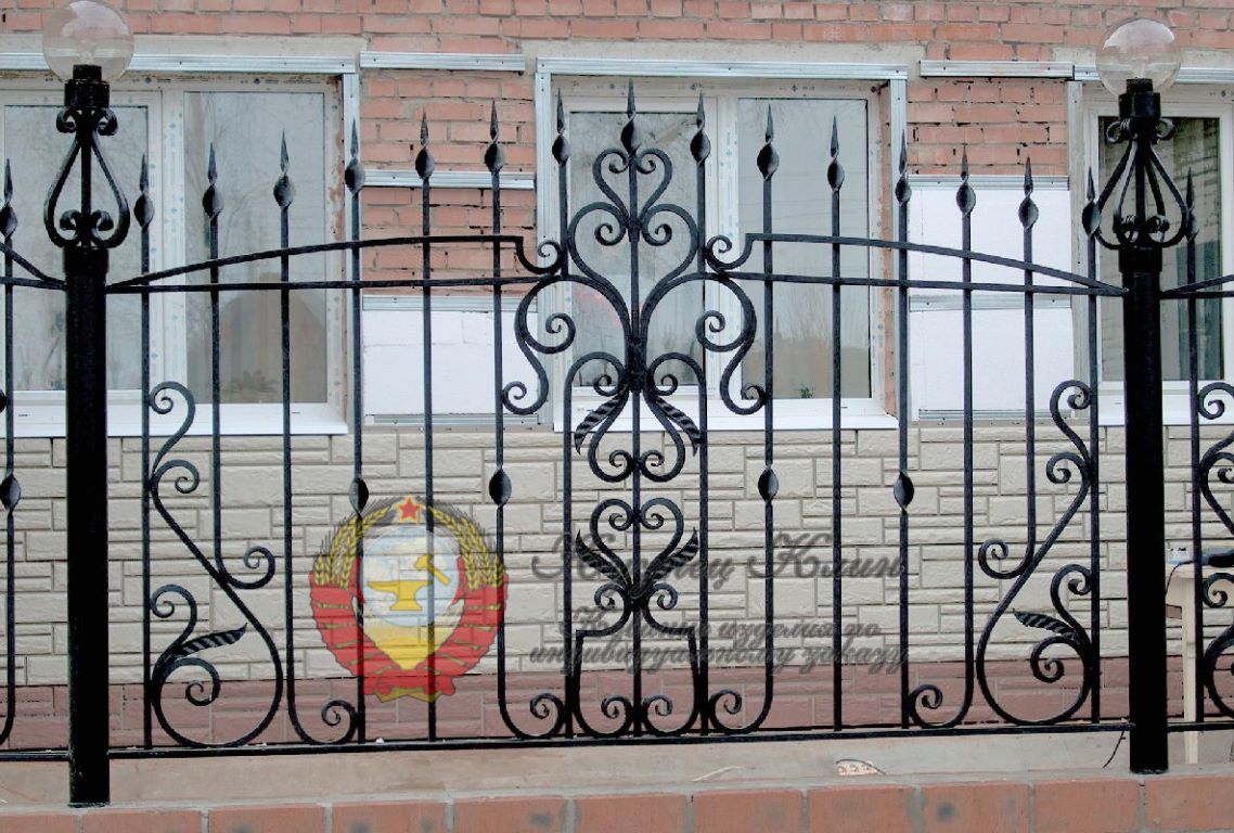 Кованый забор элегантный