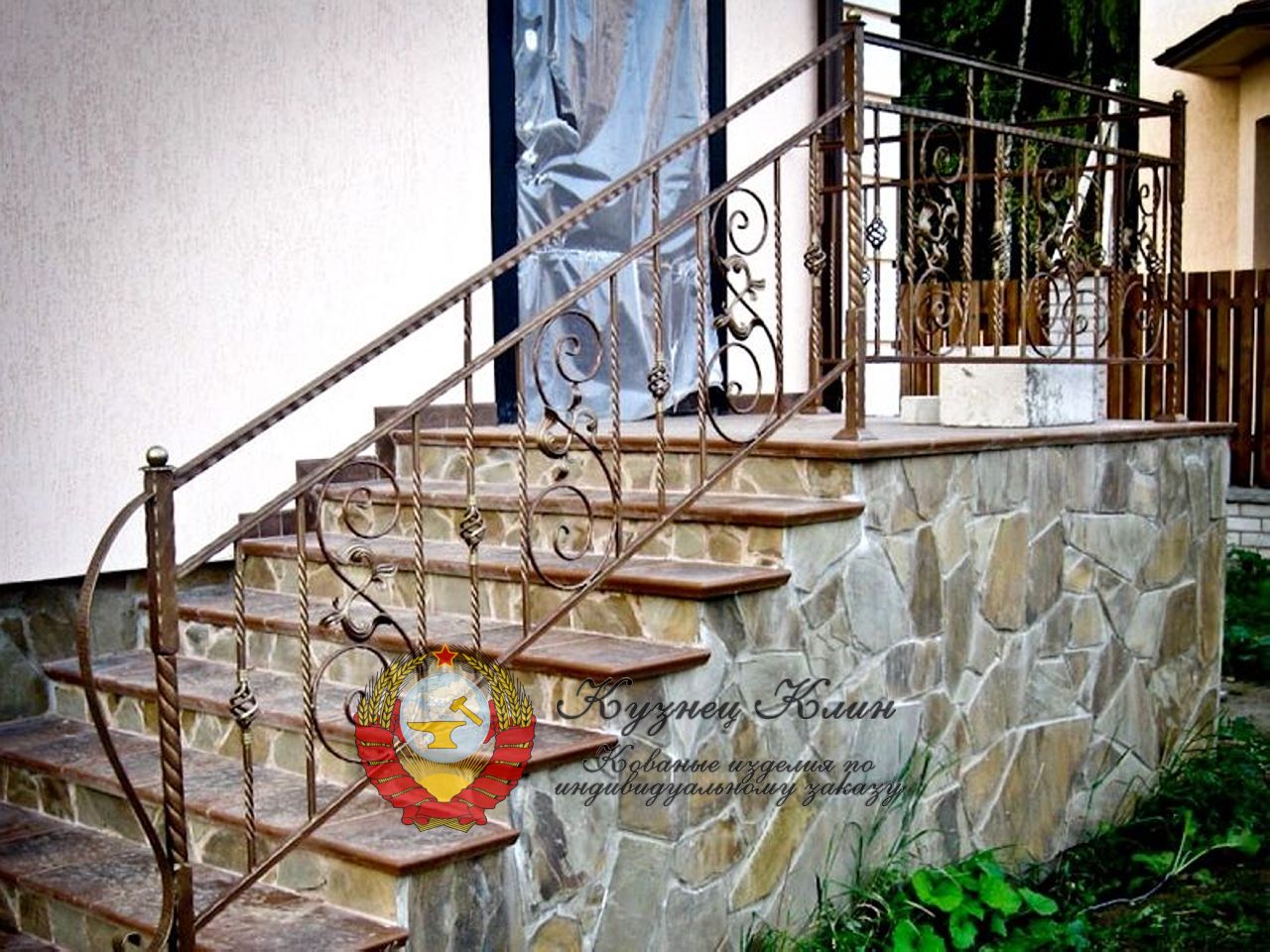 Кованые перила золотые ноты