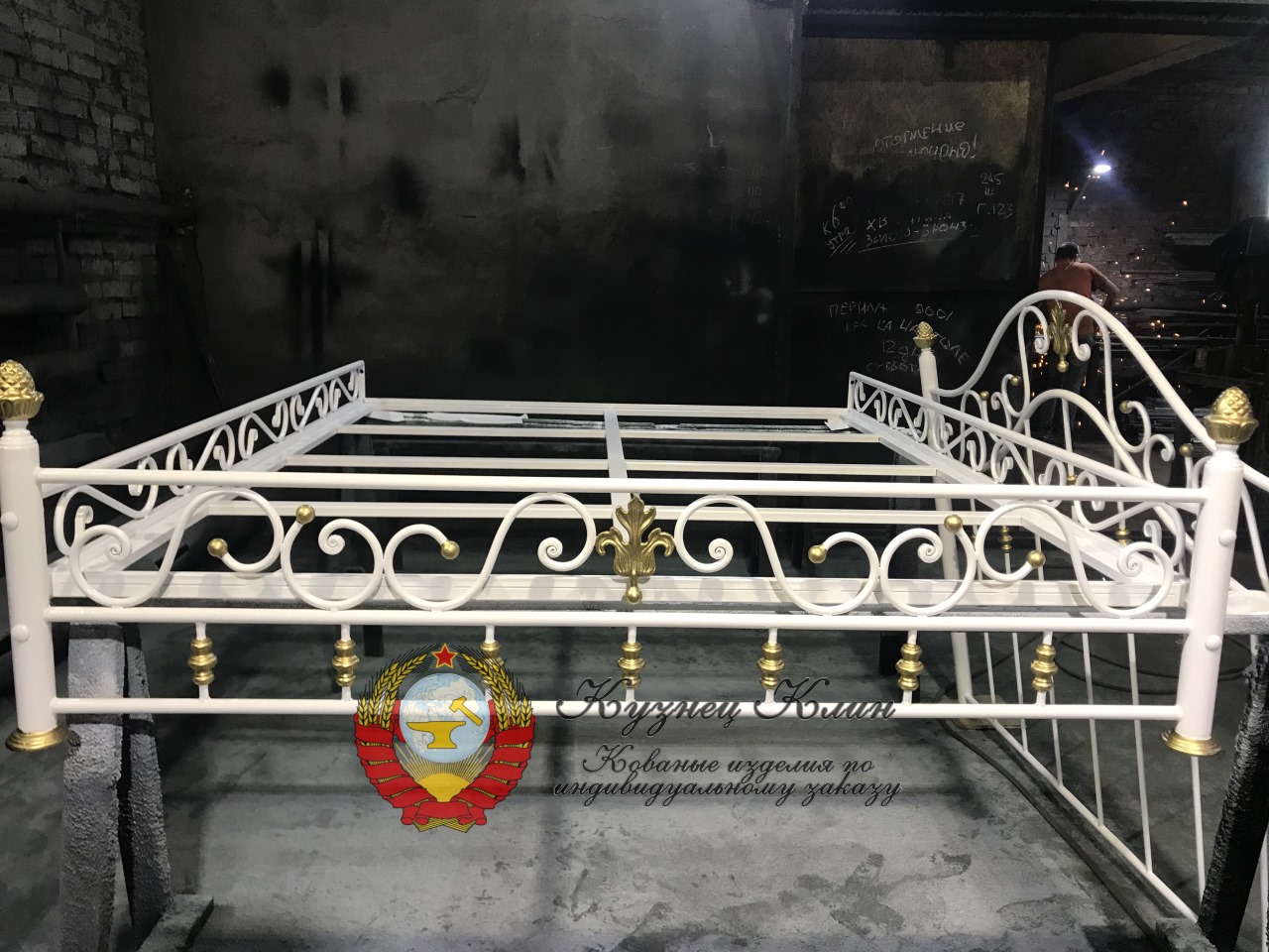 г. МОСКВА КОВАНАЯ КРОВАТЬ БЕЛАЯ 2