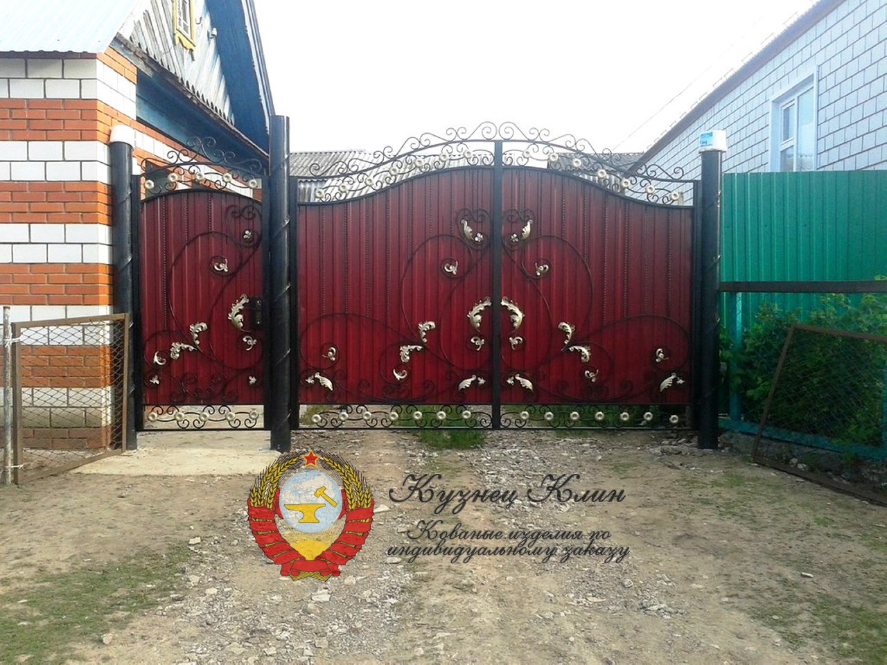 Ворота кованые распашные с калиткой с профлистом