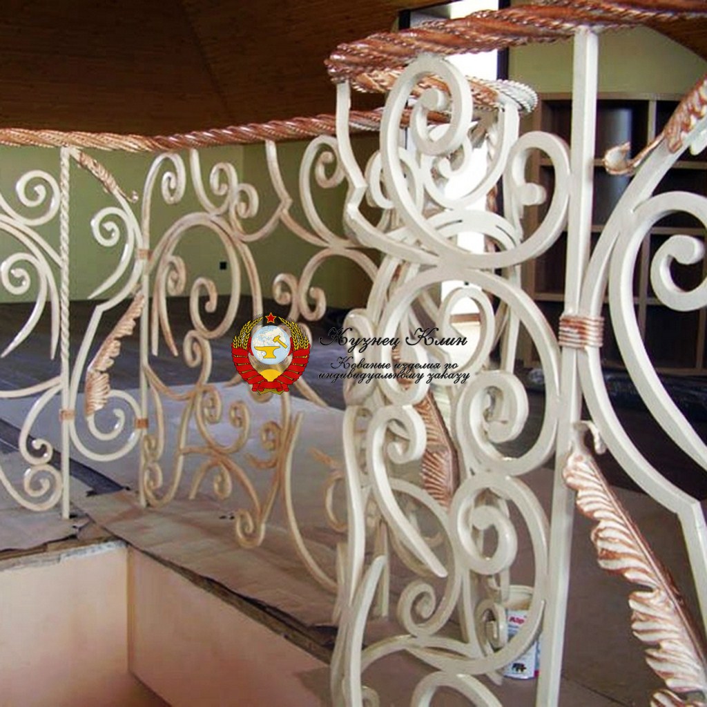 005 Кованые перила цвет белый и патина медная