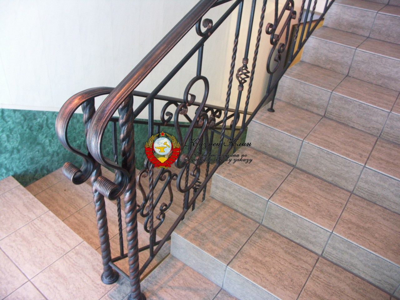 014 Кованые перила цвет черный глянец и патина медная
