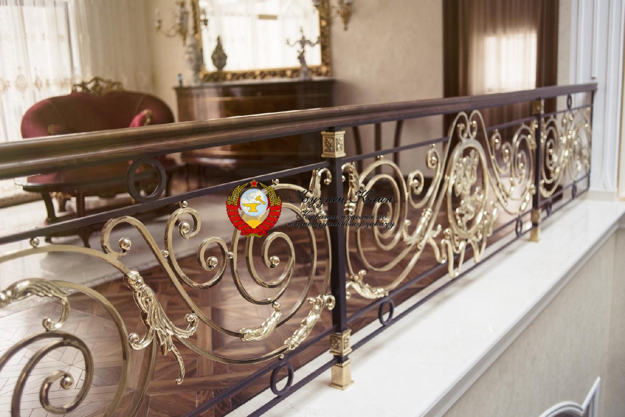 015 Кованые перила цвет черный графит и патина золотая.